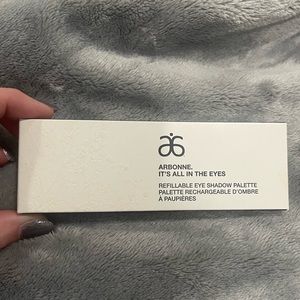 Arbonne refillable eye showdown palette holds 4 round NWT